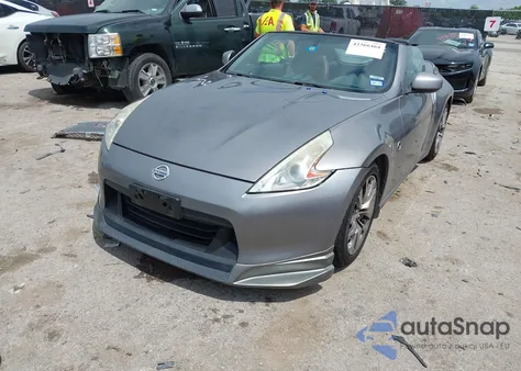 2010 Nissan 370Z Touring z USA, uszkodzony, nr VIN JN1AZ4FH4AM302516
